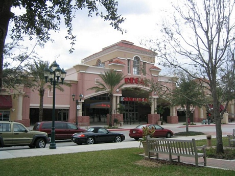 Winter Park Village shopping near Orlando
