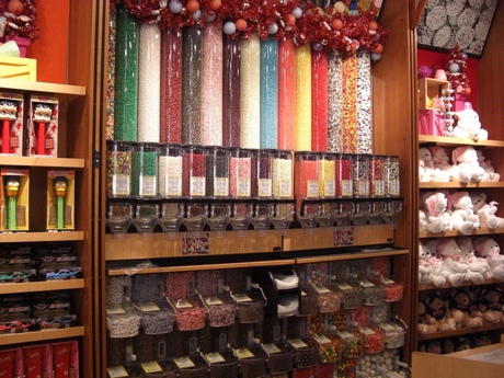 Island of adventure market and export candy shop